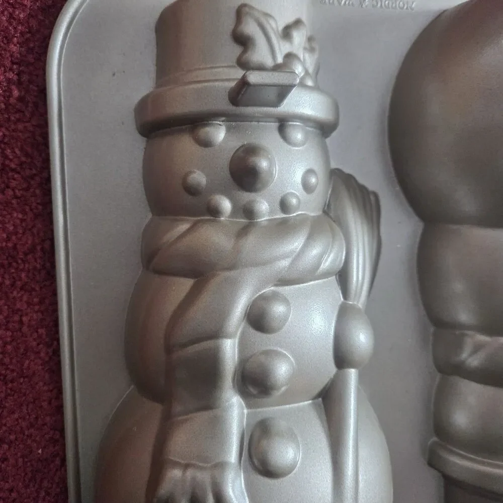 WILLIAMS-SONOMA NORDIC WARE 3-D CHRISTMAS SNOWMAN NON-STICK CAKE PAN MOLD 10 CUP